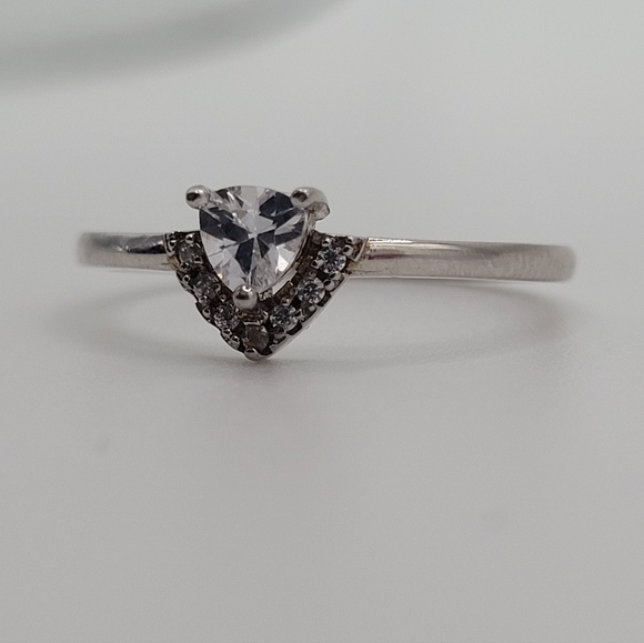 Sterling silver ring, size 7. Triangular gemstone accent. By Charmed aroma. - Picture 4 of 11